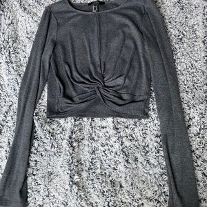 Longsleeve crop top, knot in the middle